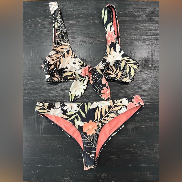 Bathing Suit - Picture 1 of 3